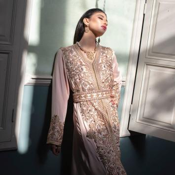 koftane tunisien traditionnel avec broderie spécialement pour femme 